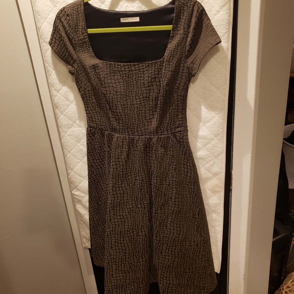 Feminine square neck dress